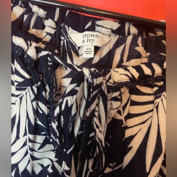 Crown & Ivy women’s xs blouse - Picture 5 of 5